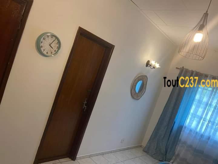 Studio meublé à louer à Bonanjo, Douala
