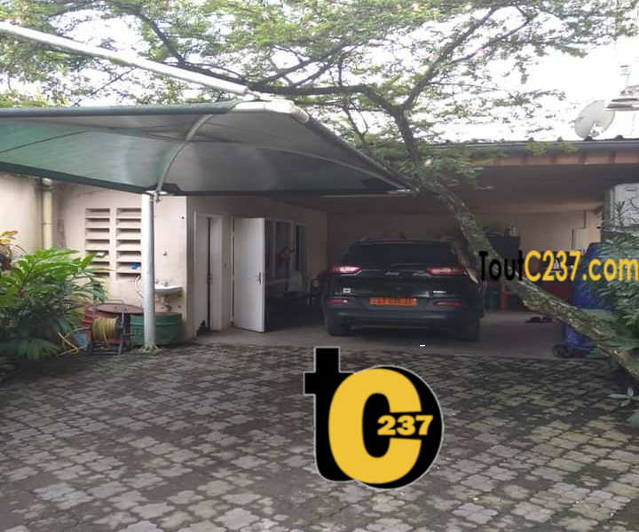 Duplex à vendre à Bonapriso, Douala