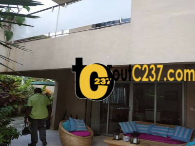 Duplex à vendre à Bonapriso, Douala