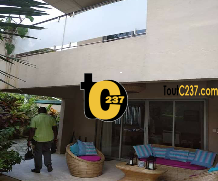 Duplex à vendre à Bonapriso, Douala