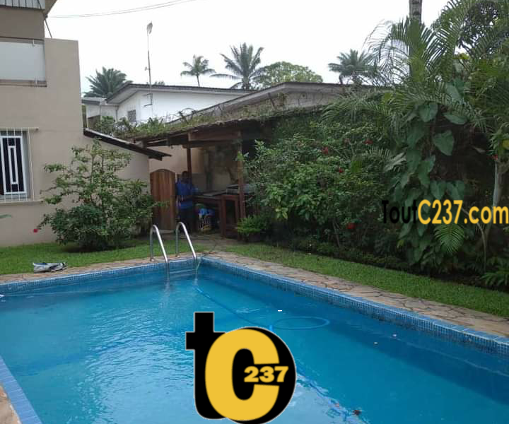 Duplex à vendre à Bonapriso, Douala
