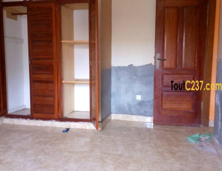 Villa à louer à Makepe, Douala