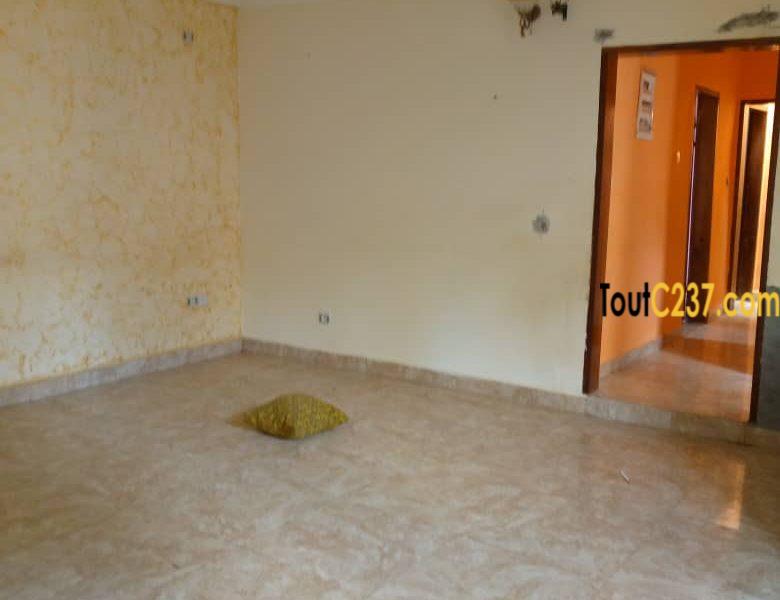 Villa à louer à Makepe, Douala