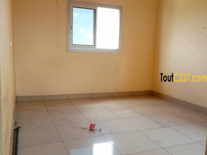 Appartement à louer à Logpom, Douala