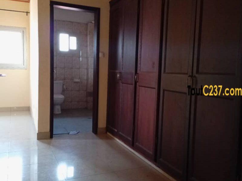 Appartement à louer à Logpom, Douala