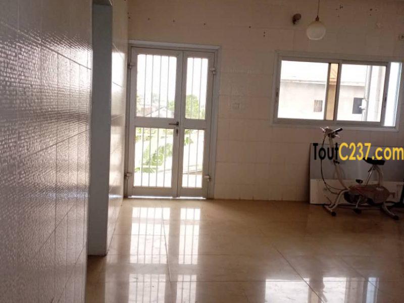 Appartement à louer à Logpom, Douala