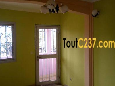 Appartement à louer à Ngodi, Douala