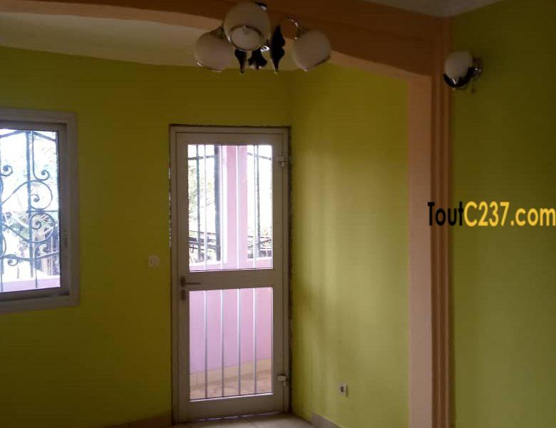 Appartement à louer à Ngodi, Douala