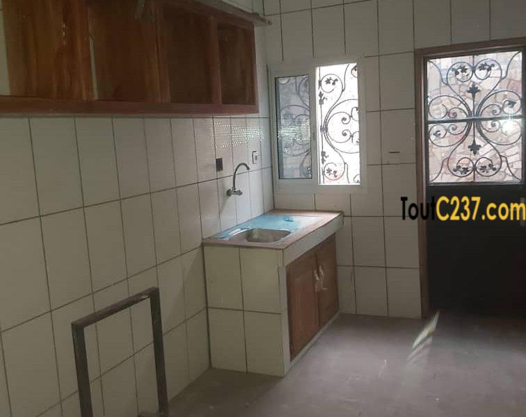 Appartement à louer à Bonamoussadi, Douala