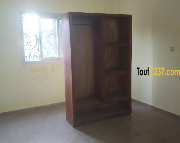Appartement à louer à Bonamoussadi, Douala