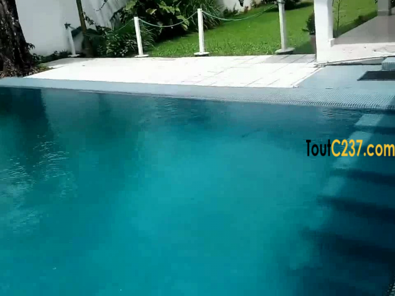 Maison villa à louer à Bonapriso Douala