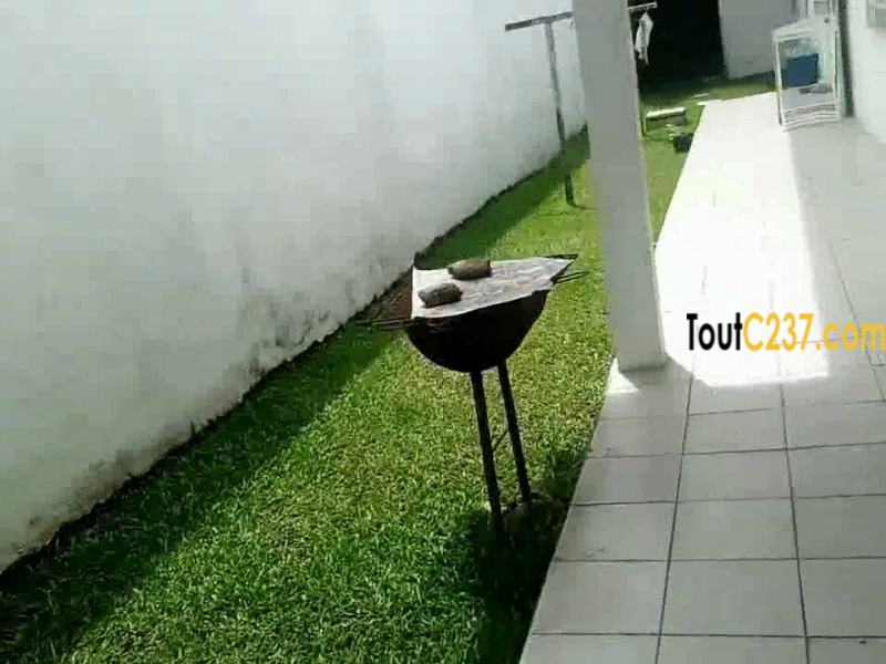 Maison villa à louer à Bonapriso Douala
