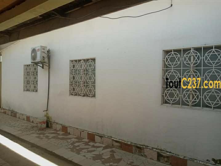 Villa, maison à vendre à Bonamoussadi, Douala