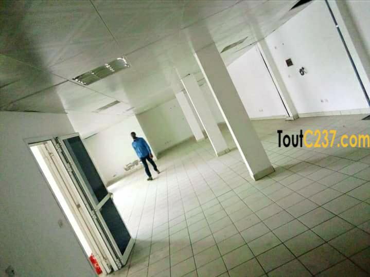 Bureau à louer à Akwa Douala