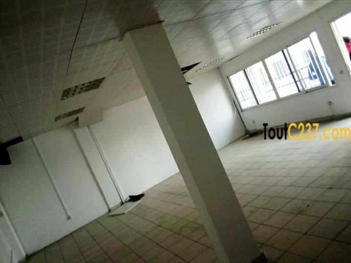 Bureau à louer à Akwa Douala