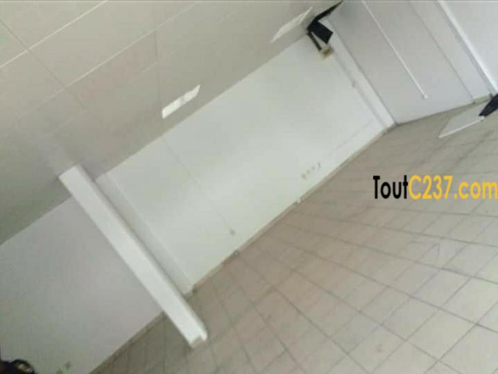 Bureau à louer à Akwa Douala