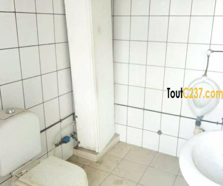 Bureau à louer à Akwa Douala