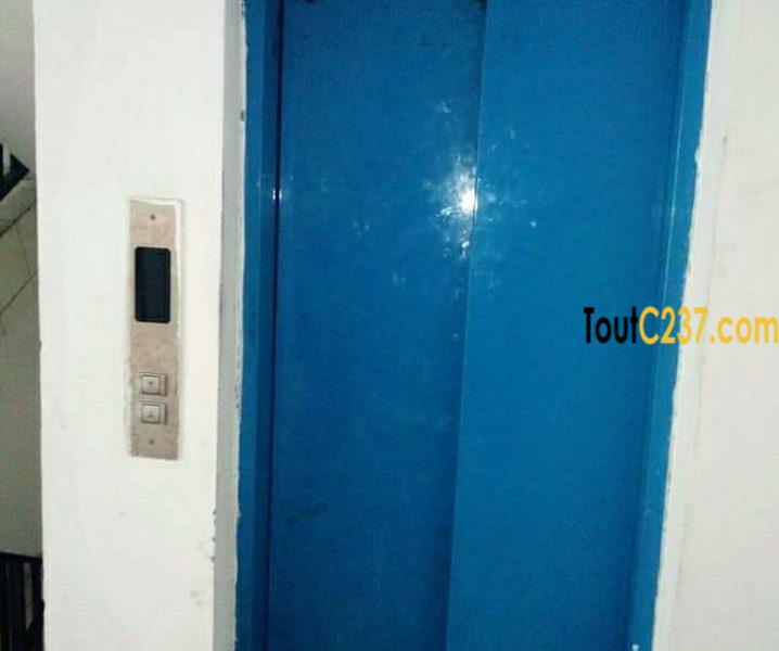 Bureau à louer à Akwa Douala