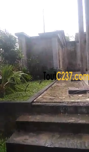 Maison Triplex à vendre à Logpom Douala