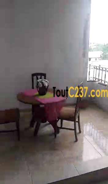 Maison Triplex à vendre à Logpom Douala