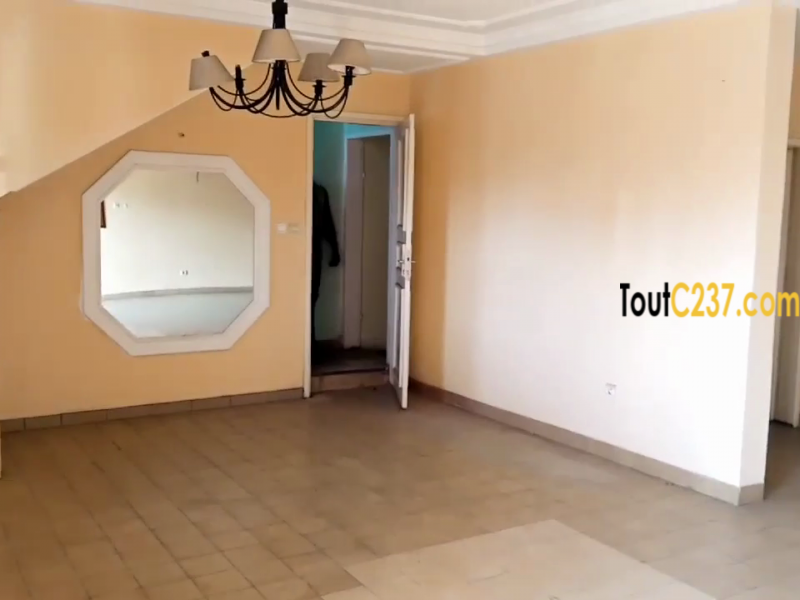 Maison duplex à louer à Bonaloka Douala
