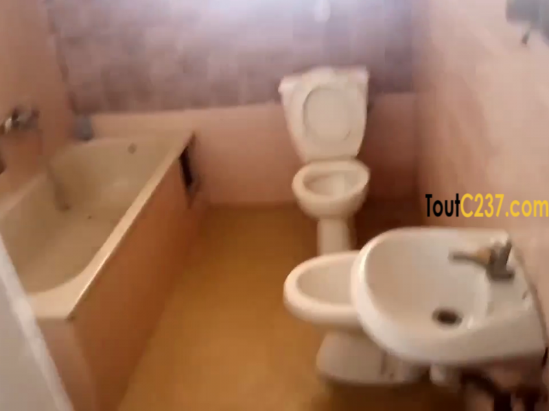 Maison duplex à louer à Bonaloka Douala