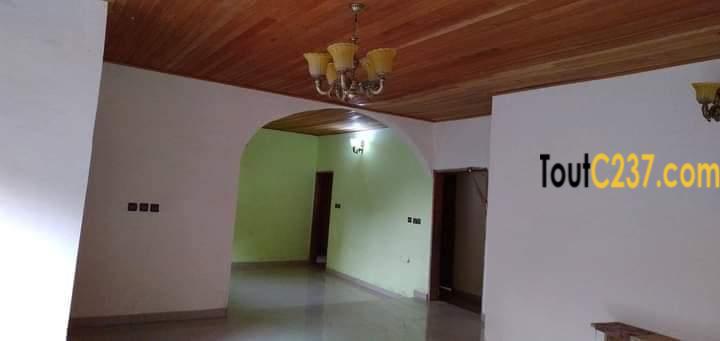 Maison Villa à louer à Kotto Bangue Douala