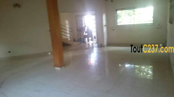 Maison duplex à louer à Makepe Douala