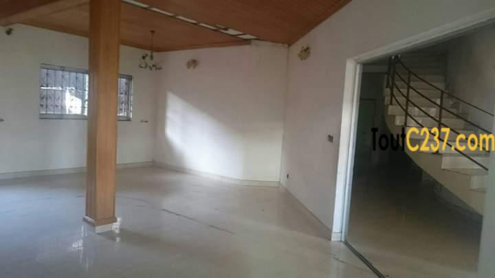 Maison duplex à louer à Makepe Douala
