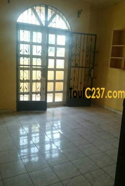 Maison duplex à louer à Makepe Douala
