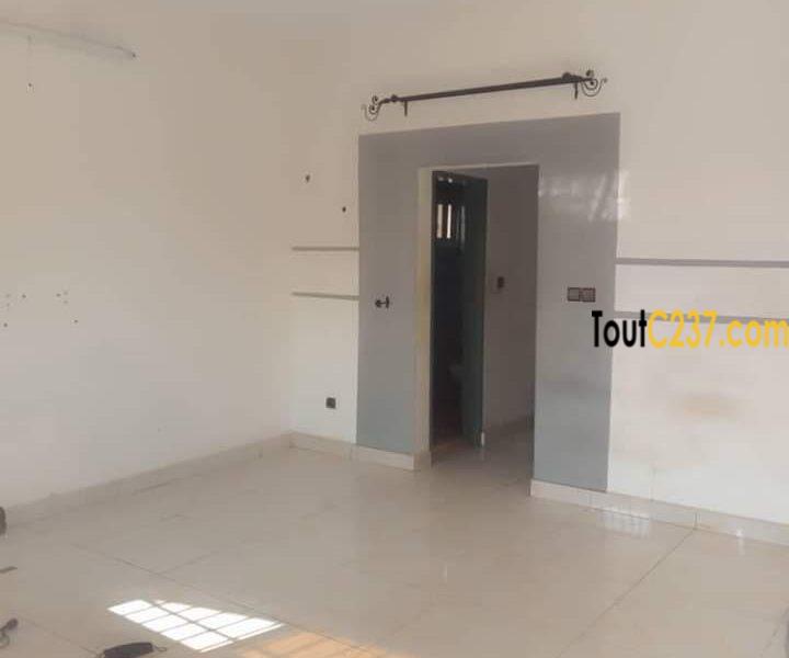 Studio Moderne à louer à Bonamoussadi, Douala