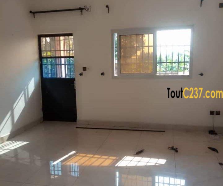 Studio Moderne à louer à Bonamoussadi, Douala