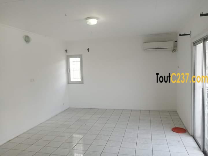Maison à louer à Bonapriso Douala