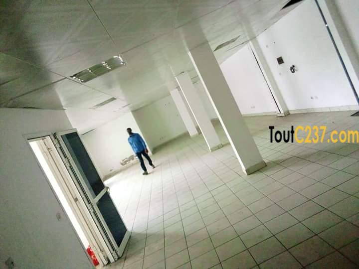 Bureau à louer à Akwa Douala