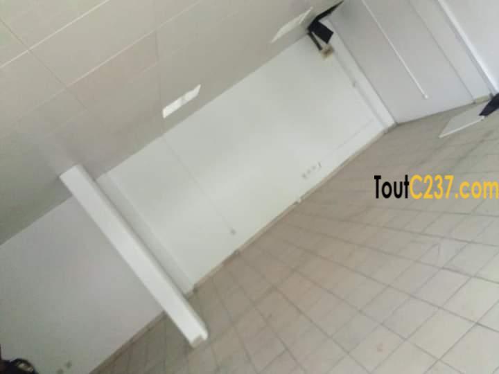 Bureau à louer à Akwa Douala