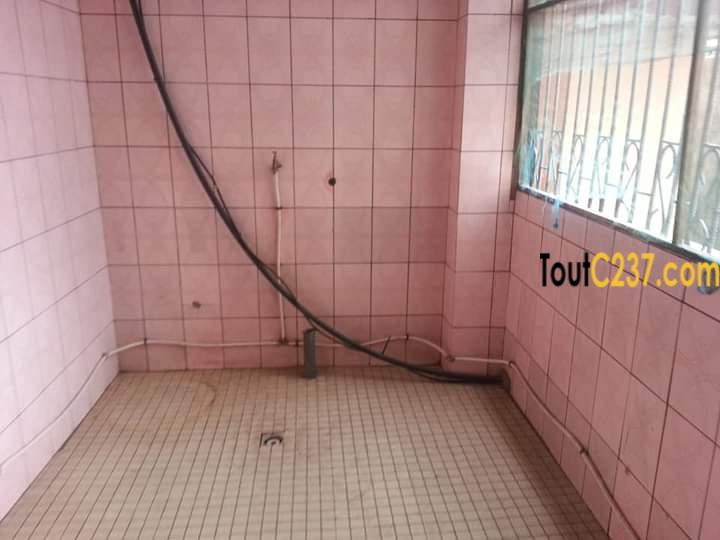 Appartement à louer à Bonamoussadi Douala