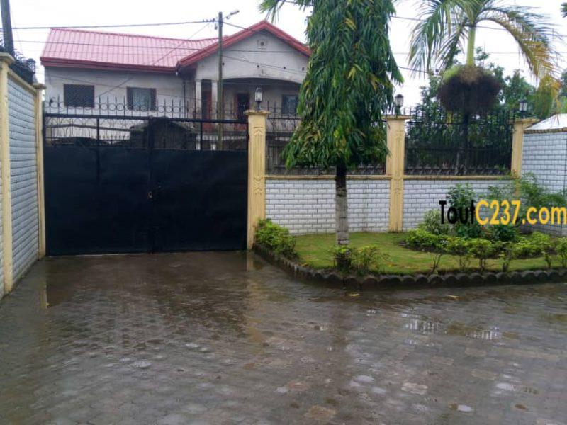 Vaste Maison duplex à louer à Makepe Douala