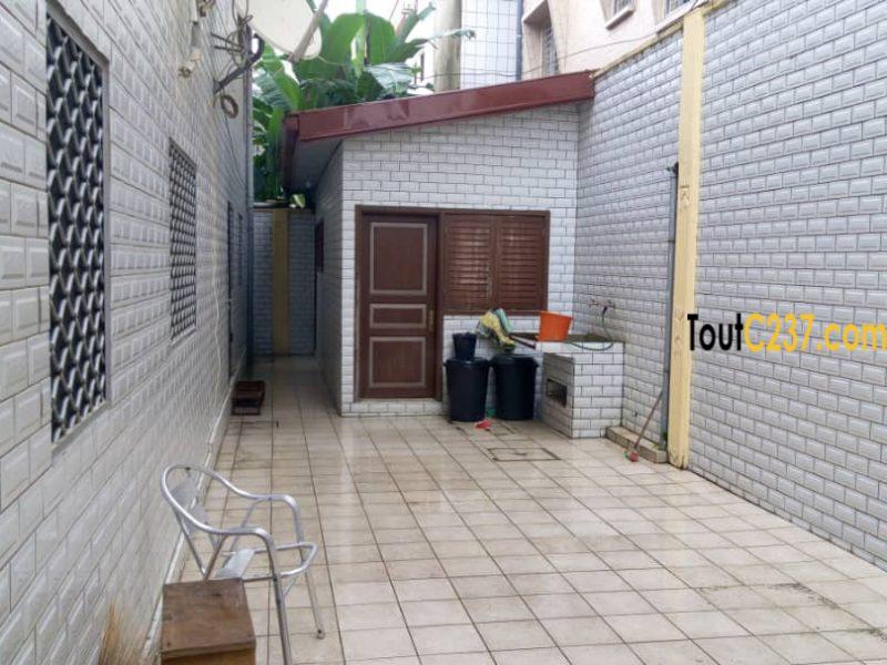 Vaste Maison duplex à louer à Makepe Douala