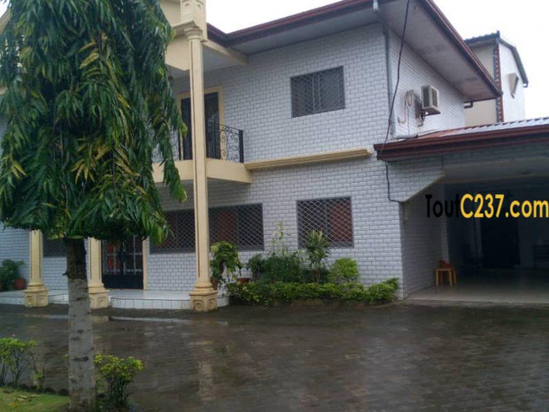 Vaste Maison duplex à louer à Makepe Douala