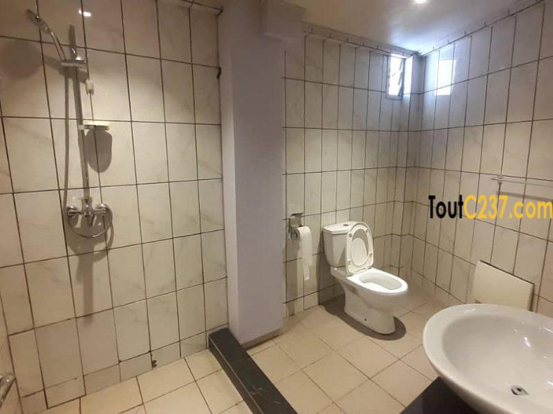 Chambre meublée à louer à Bonapriso Douala