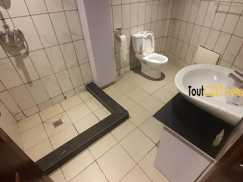 Chambre meublée à louer à Bonapriso Douala