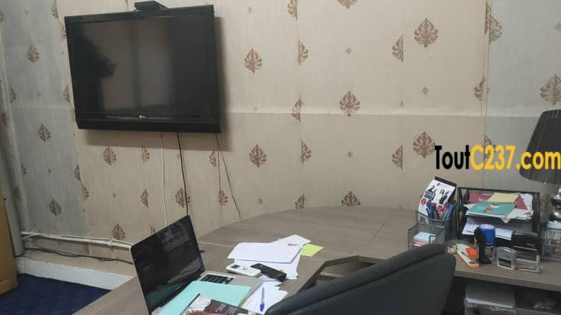 CHANGE: Bureau équipé à louer à Akwa, Douala