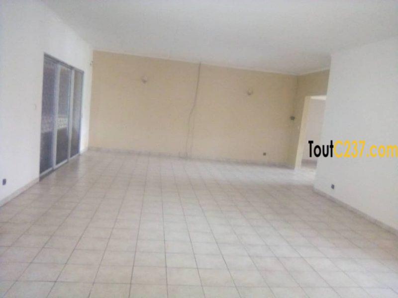 Villa à loué à Bonapriso Douala