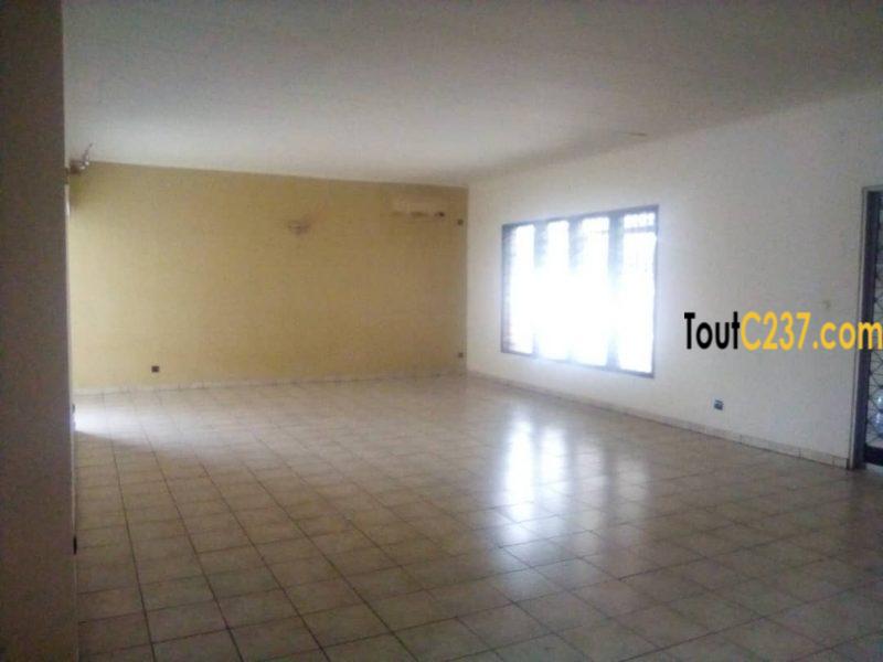 Villa à loué à Bonapriso Douala