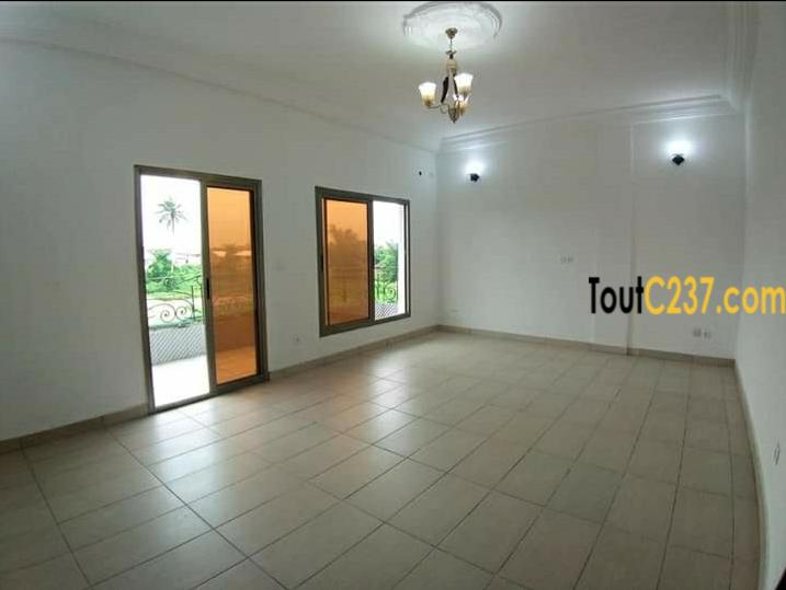 Appartemeent à louer à Bonamoussadi Douala