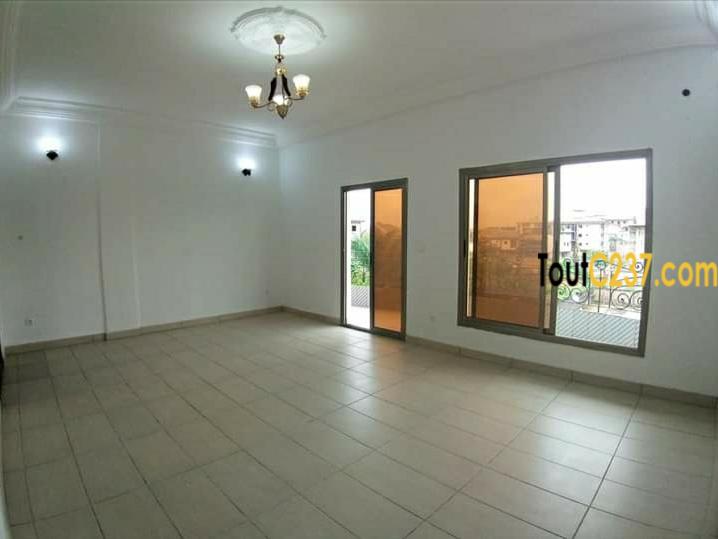 Appartemeent à louer à Bonamoussadi Douala