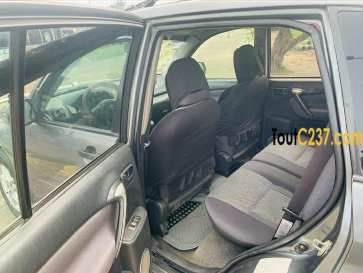 Toyota Rav4 à vendre à Douala