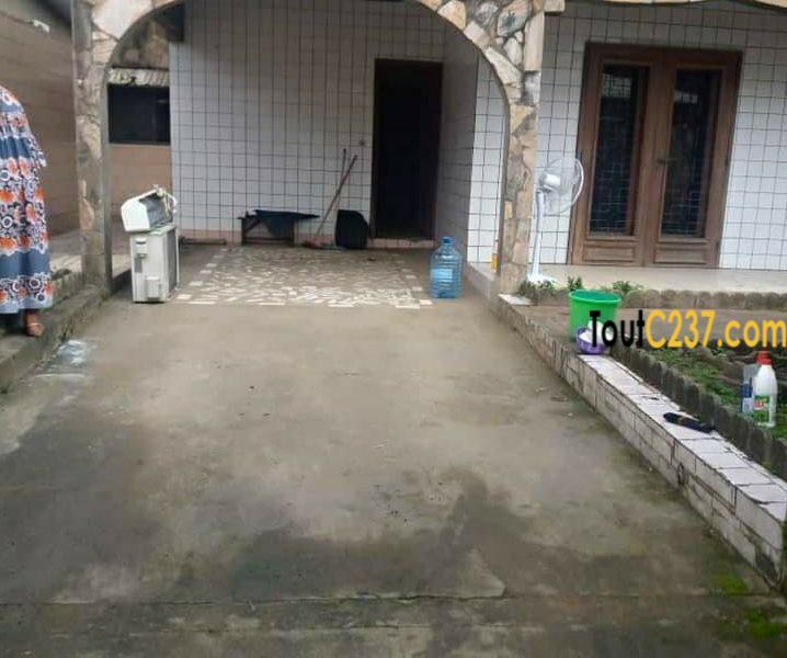 Maison villa à louer à Douala Logpom