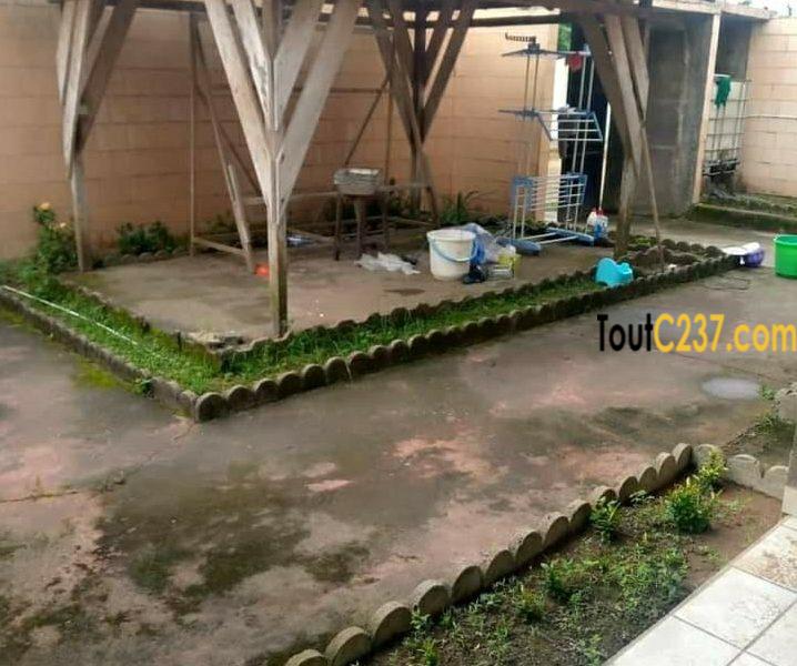 Maison villa à louer à Douala Logpom