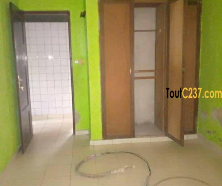 Maison villa à louer à Douala Logpom